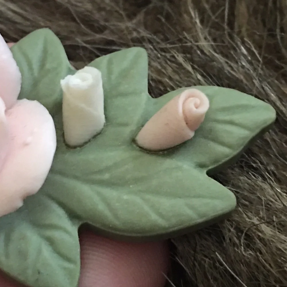 Vintage 80s ceramic rose brooch collar pin